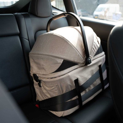 innopet-nomad-hundebuggy-im-auto