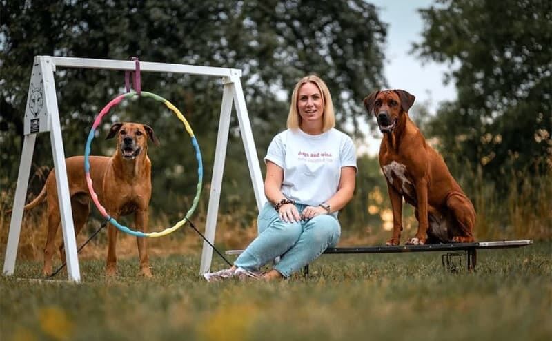 Carolin Wolf, ausgebildete Hundeverhaltensberaterin startet neuen Blog "Wuff und Wissen". Foto: Wolf