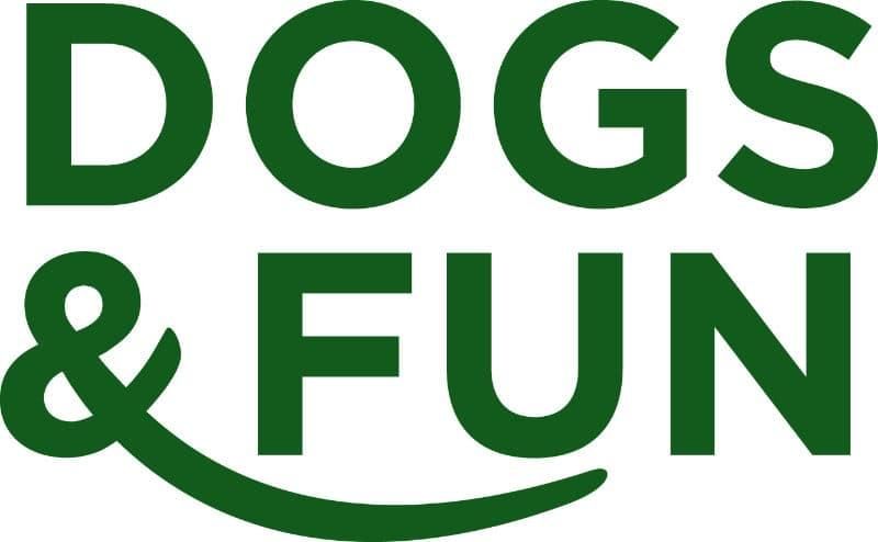 Dogs and Fun Weltrekordversuch: Die meisten gleichzeitig sitzenden Hunde