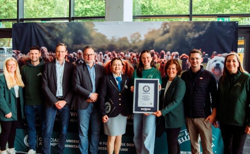 122 Hunde schreiben Geschichte: James Wellbeloved stellt neuen GUINNESS WORLD RECORDS Titel auf. Foto: Chantal Geist