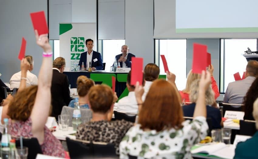 Die ZZF-Delegierten stimmten für eine Namensänderung in „ZZF - Zentralverband der Heimtierbranche“Foto: WZF/Andreas Grasser